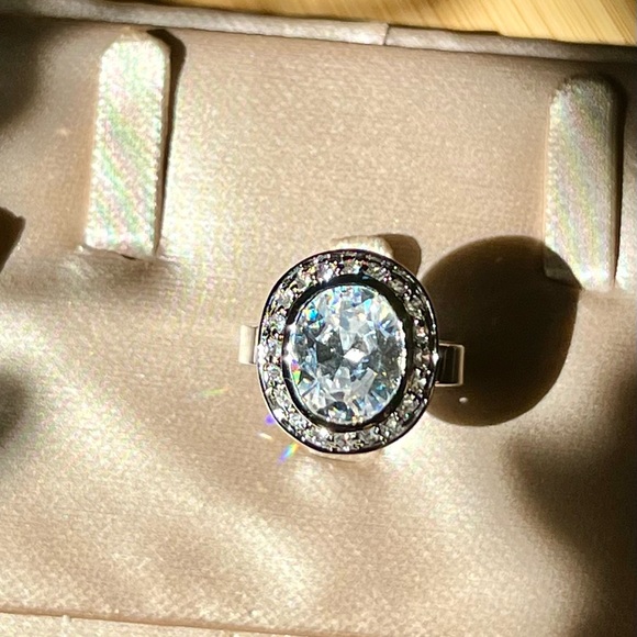💍 Dazzling Genuine Cubic Zirconia Oval w/a Round Set Halo of Twinkling Pave - Picture 3 of 12